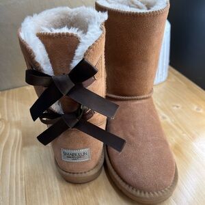 Smaibulun UGG TM Tan Bow Boots
